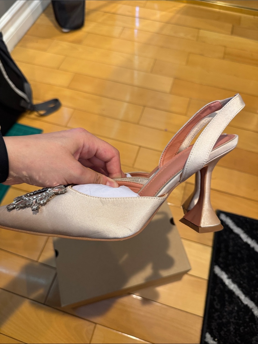 Pointed Heels - Picture 4 of 6